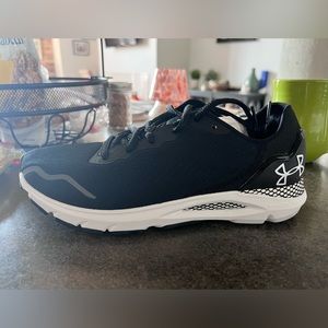 UA HOVR™ Sonic 6 WideRunning Shoes